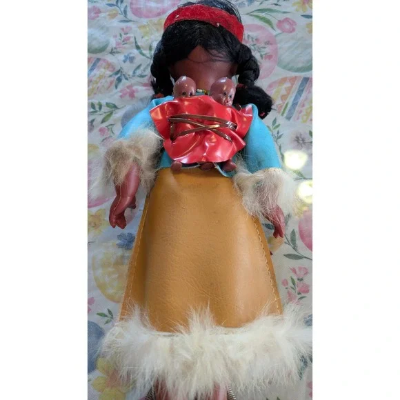 Vintage Native American Style Souvenir Doll Brown Hair Beaded Decoration - Picture 4 of 4